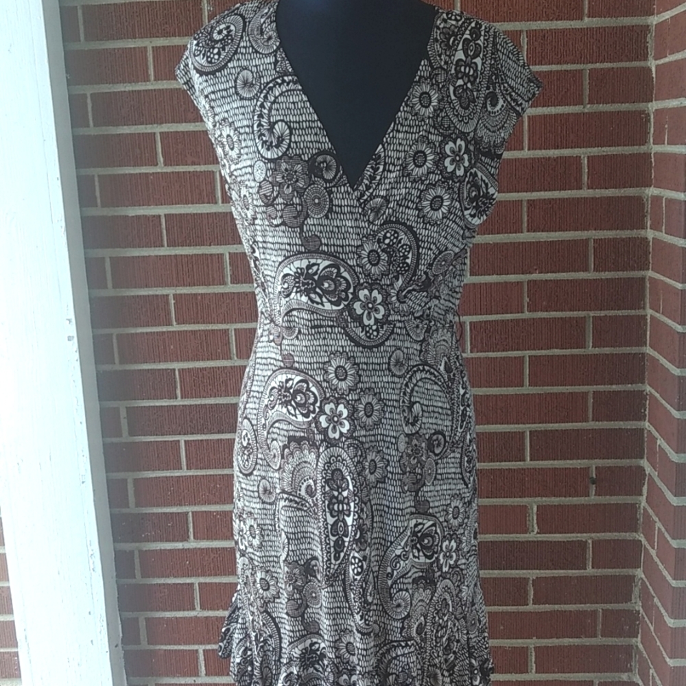 sleeveless paisley print size 8P dress by Glamour.
